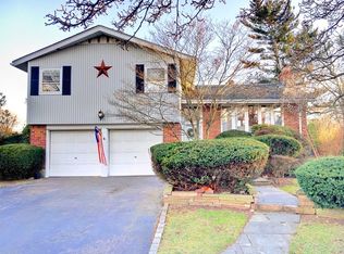 19 Sullivan Dr, Jericho, NY 11753