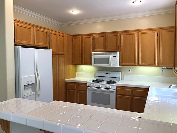 4th image of 2989 W Canyon Ave