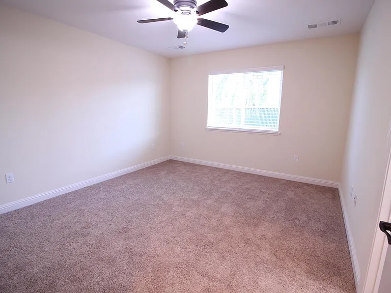 321 Wallace Ave — Photo 11