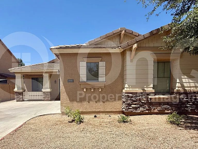 4502 E Oxford Ln — Photo 1