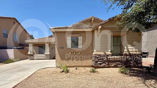 4502 E Oxford Ln Photo 1 4502 E Oxford Ln Photo 1
