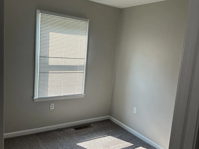 1030 N Maple Rd — Photo 7