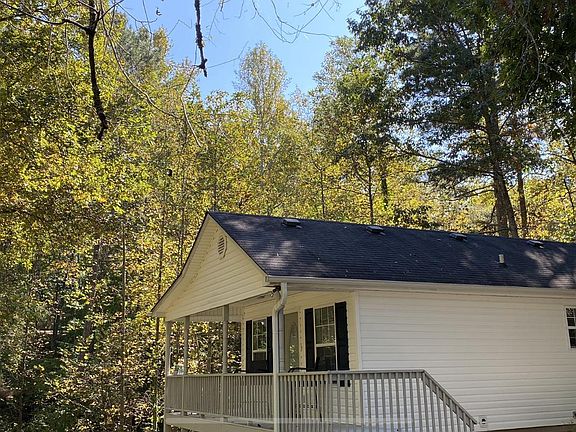 Adorable 2 Bedroom Newly Renovated Home!