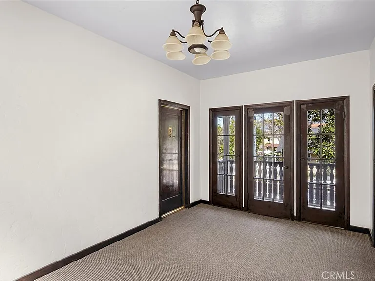 216-218 E Windsor Rd #3 — Photo 2