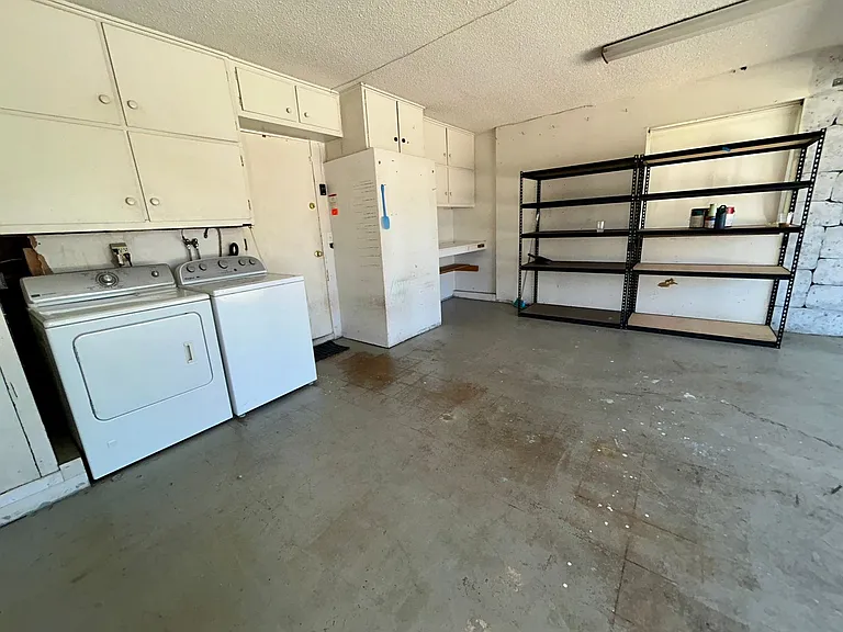 5572 Nevada Dr — Photo 17