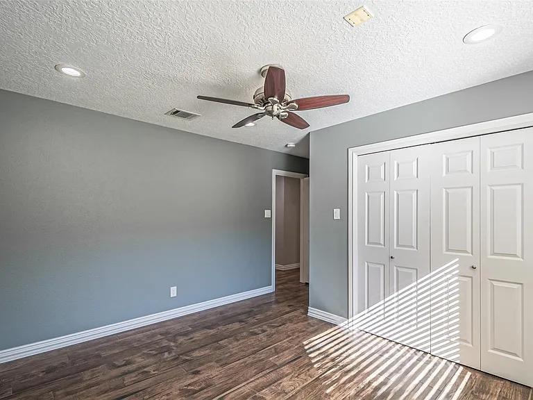 17615 Swansbury Dr — Photo 44