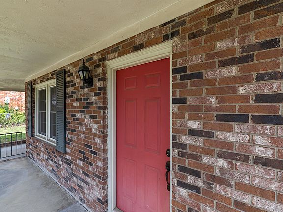 3rd image of 605 McKenzie St