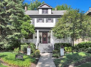 9608 S Longwood Dr, Chicago, IL 60643