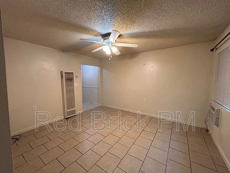 1 bed, 1.0 bath, 650 sqft, $895 — Photo 1