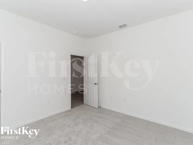 560 Crown Rose Dr — Photo 11