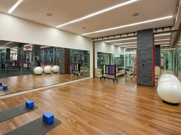 60 Riverside Boulevard image 12 of 20