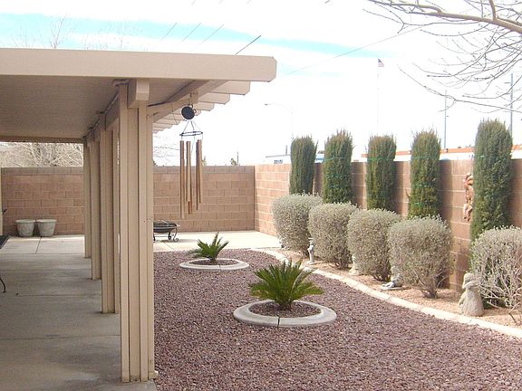 30' x 12' covered patio with misting system.