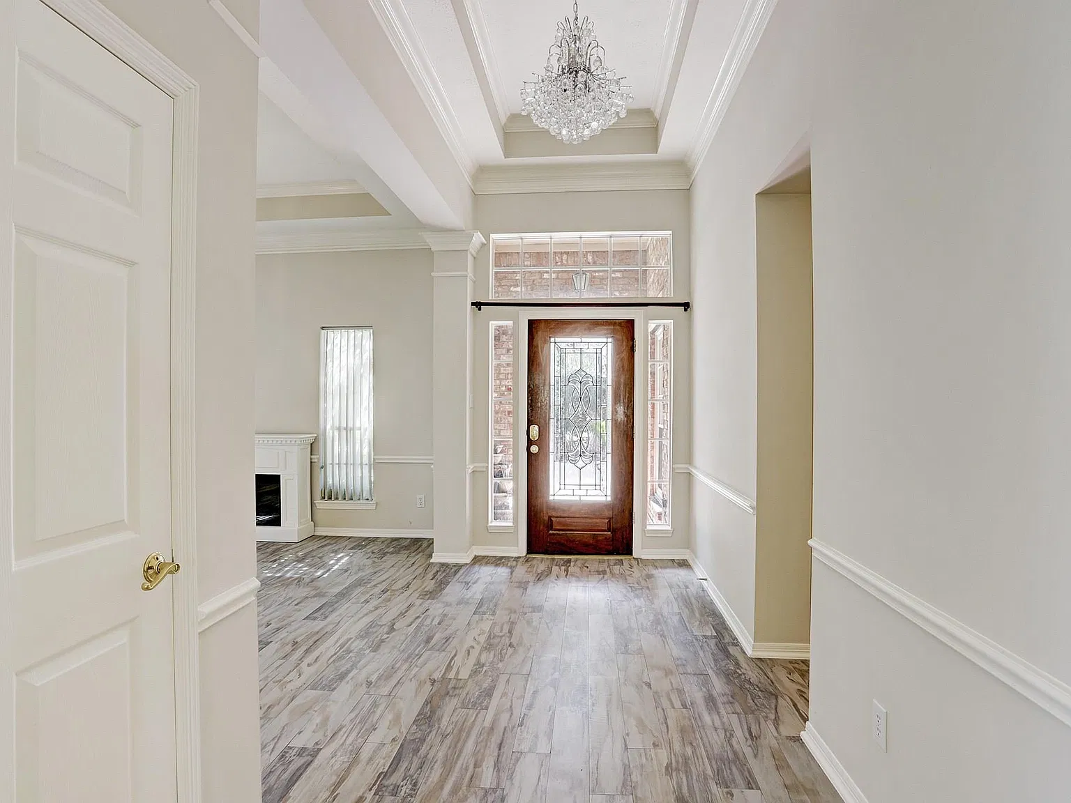 3 bed, 2.5 bath, 2426 sqft, $4,000 — Photo 3