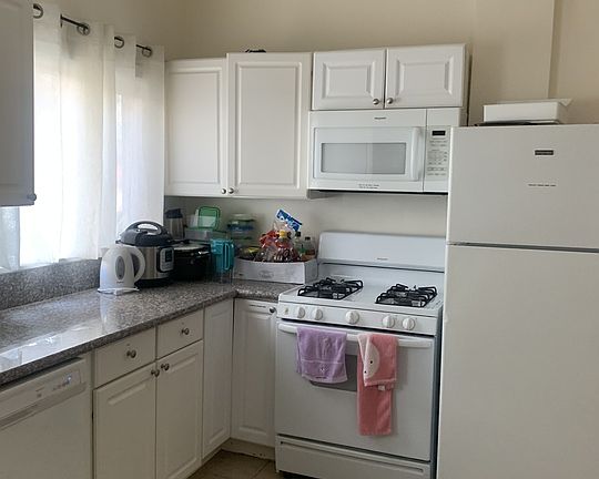 2nd image of 2909 S Catalina St