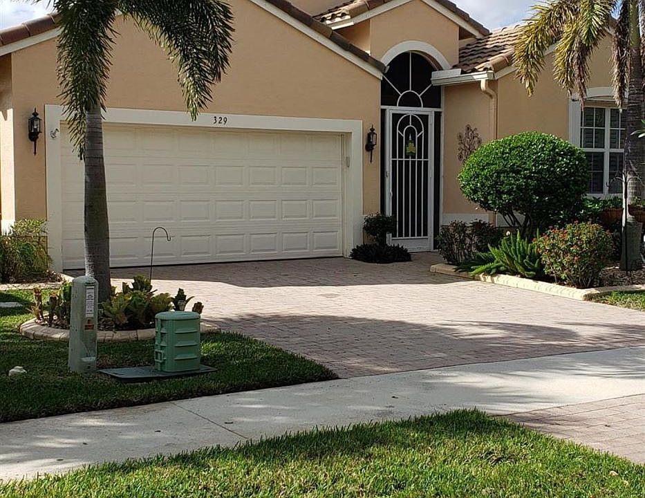 2nd image of 329 NW Shoreview Dr