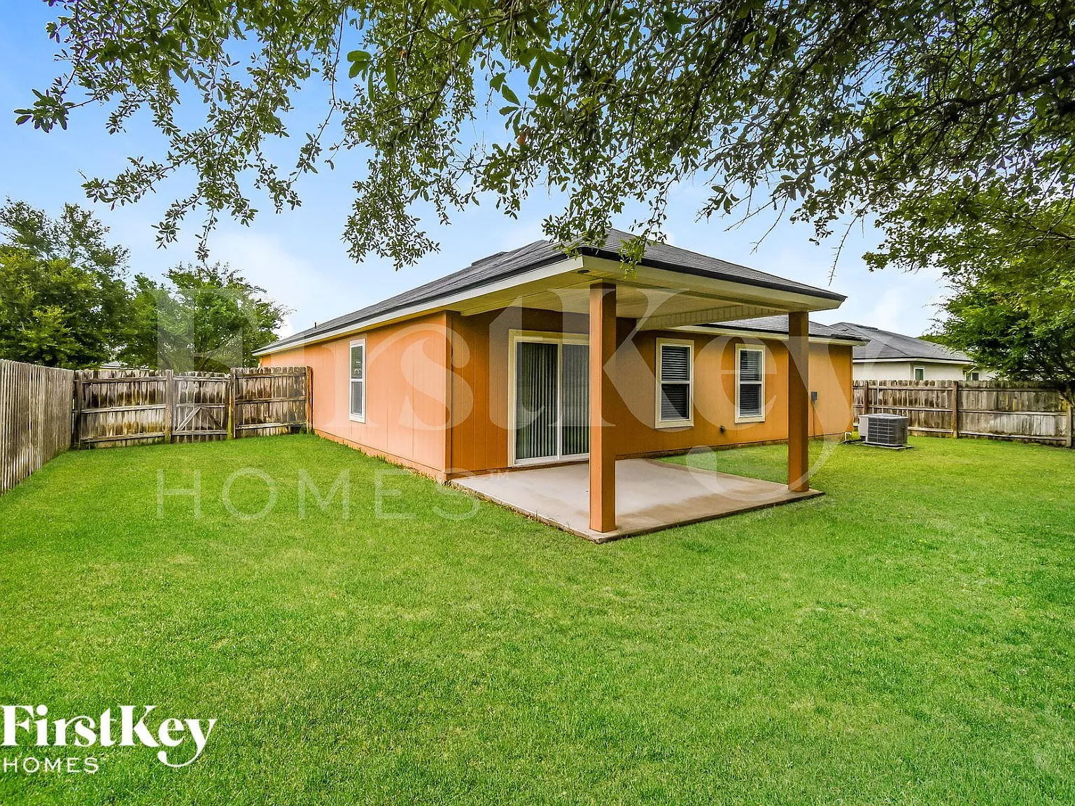 4 bed, 2.0 bath, 1798 sqft, $2,525 — Photo 2