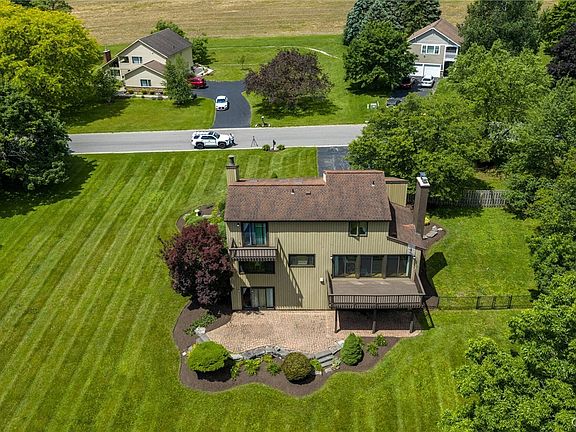 4th image of 4390 Belleflower Cir