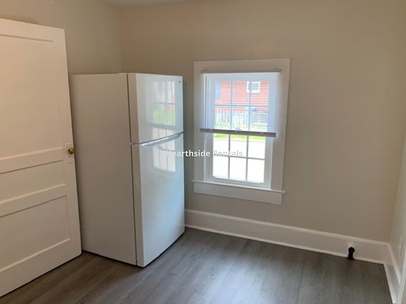 4th image of 516B Roosevelt Ave