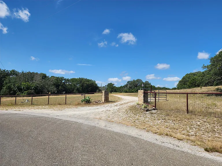 500 Spring Creek Rd — Photo 14