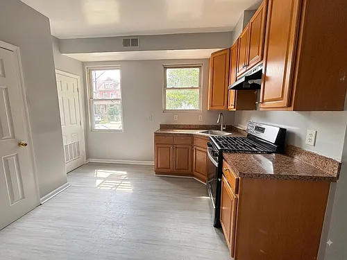 366 11th Ave #1R Photo 1