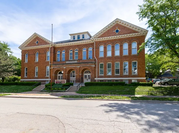 Saunders Apartments