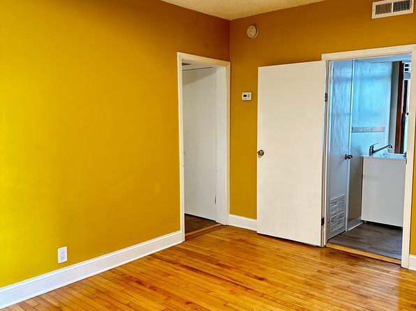 957 20th Ave NE UNIT 1