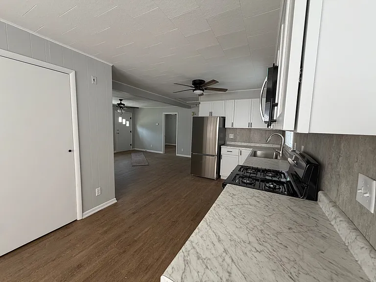 907 Merrill Ave — Photo 9