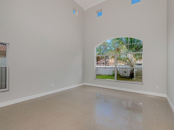 3rd image of 1040 NW 191st Avenue