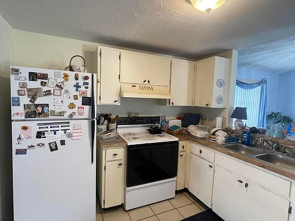 3rd image of 8905 Rosebank Ct