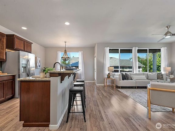4th image of 3725 Maritime Drive SW