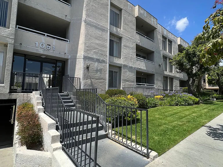 1051 Justin Ave — Photo 6