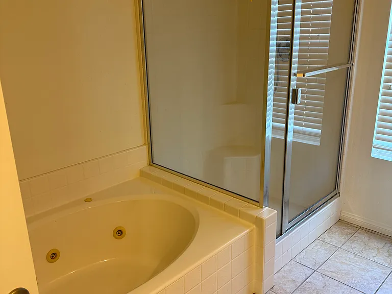 4588 Vincent Way — Photo 10