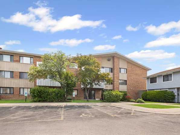 2000 Bayside Dr Unit 204, Palatine, IL 60074
