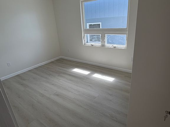 4th image of 942 Akepo Ln #F