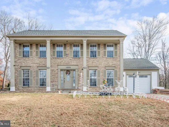 11979 Hedges Run Dr, Woodbridge, VA 22192