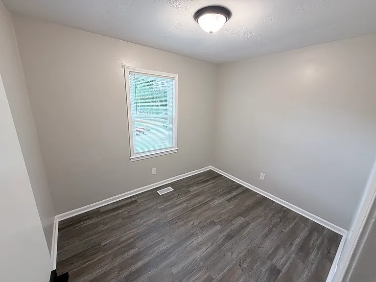 222 McKellar Dr — Photo 15