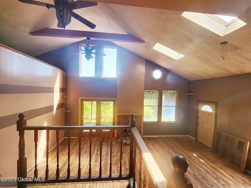 5th image of 579 Corbin Hill Road