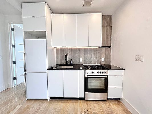 5th image of 1509 Jefferson Ave APT 5F