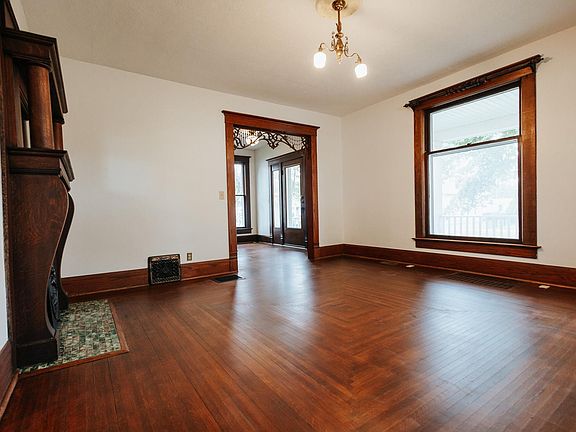 5th image of 1004 Church St
