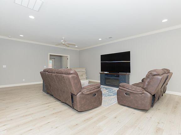 4th image of 5018 Paddock Dr