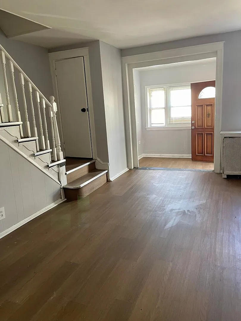 Lovely 3-bedroom townhome near 69th St. — Photo 3