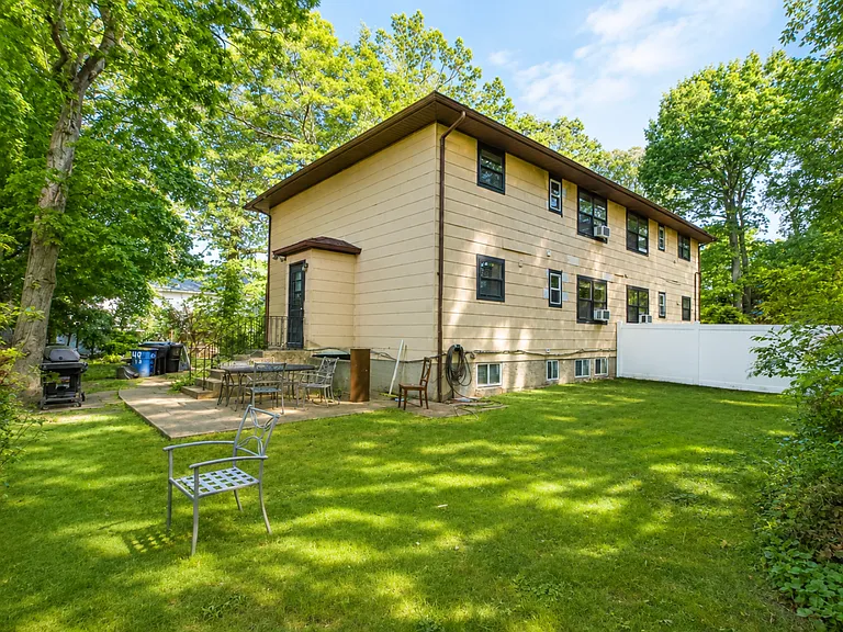 49 Shady Ln #R — Photo 16