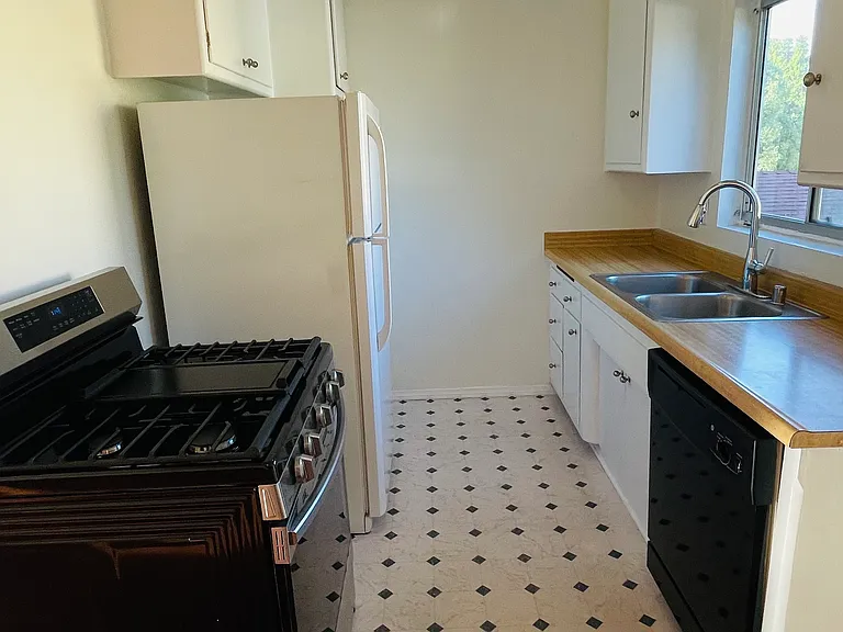 7719 Hampton Ave #12 — Photo 8