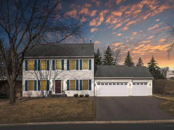 811 Lake Susan Hills Dr, Chanhassen, MN 55317
