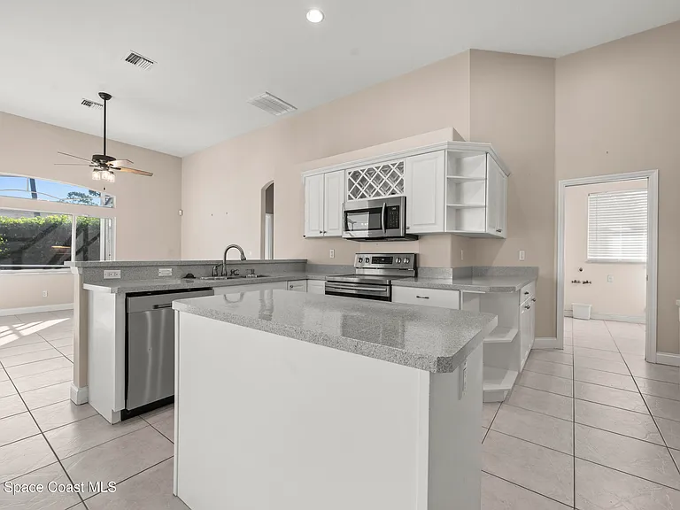 768 Harrier Ct — Photo 4