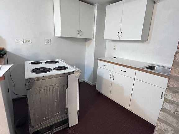 3rd image of 2346 S Marshall Blvd #B