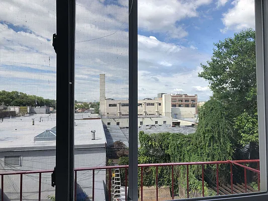 Rented by King Zone Realty Inc | media 11