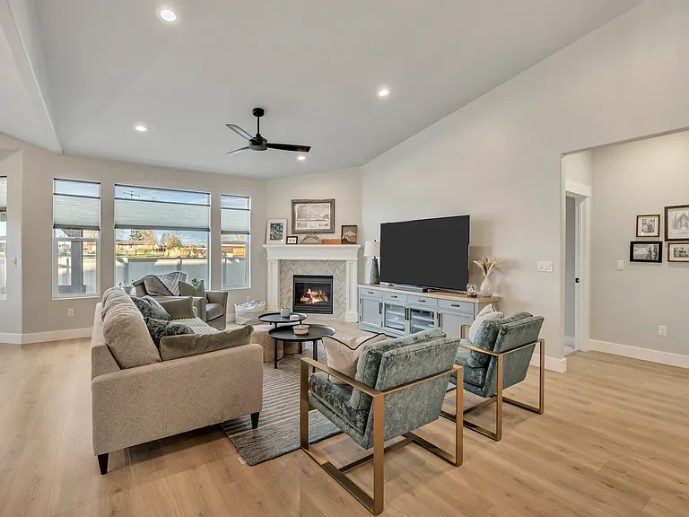 2504 W Sunset Way — Photo 6