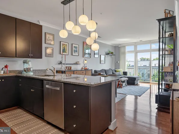 915 N Patrick St APT 406, Alexandria, VA 22314