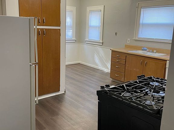 3rd image of 1240 32nd St #1